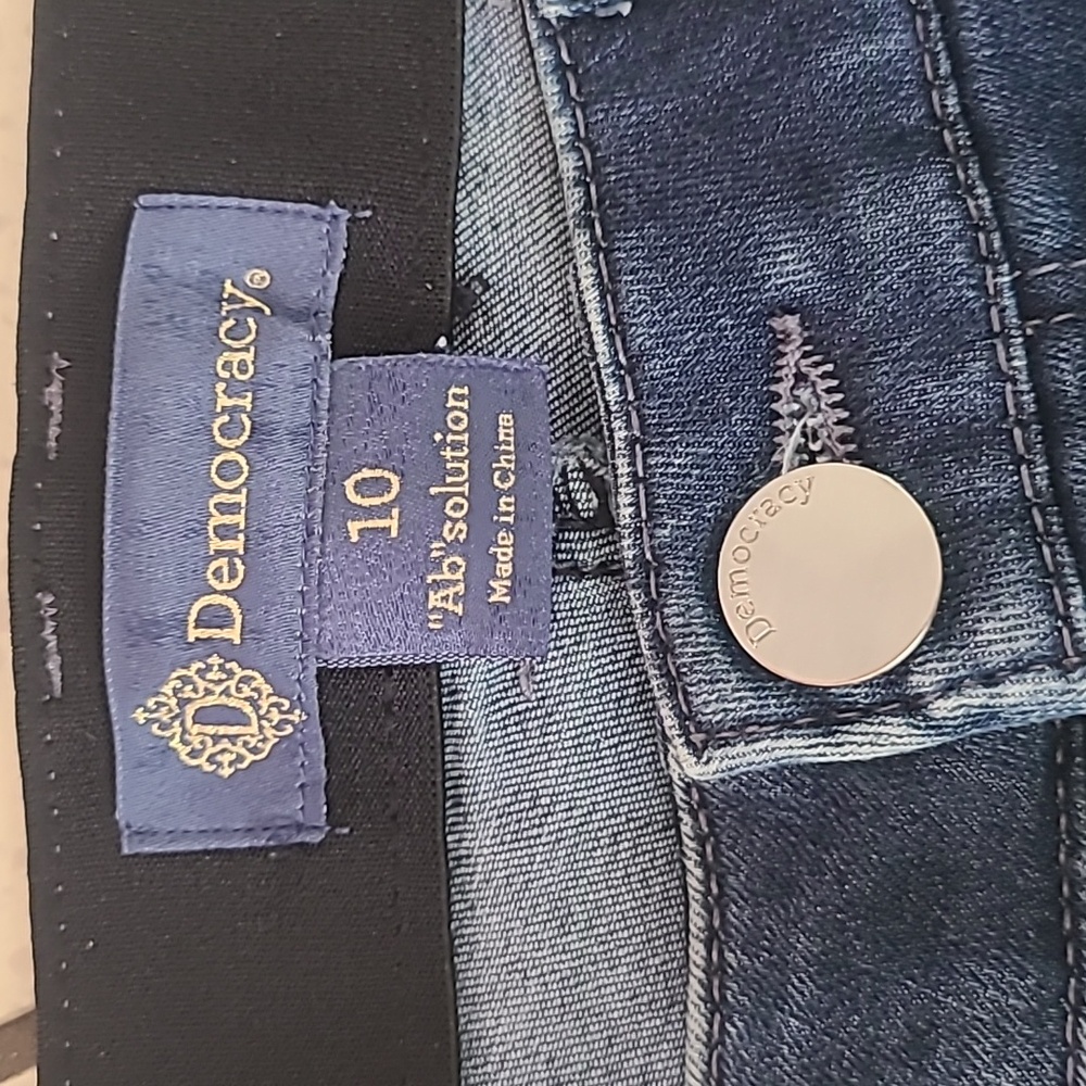 Democracy Indigo Cropped Jeans - Picture 3 of 3